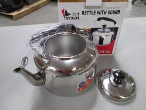 lot 254 image: New tea pot with whistle