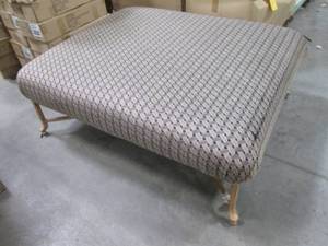 lot 34 image: Oversized ottoman  lounger - neutr...