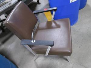 lot 7 image: Well made office  reception area c...