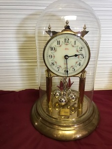 lot 102 image: Vintage Clock