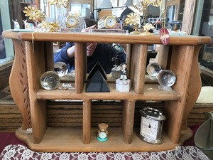 lot 114 image: Knick Knacks  Display Shelf