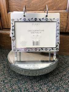lot 117 image: Decorative Picture Frame & Stand