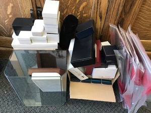 lot 127 image: Large Lot of Jewelry Cases