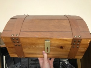 lot 138 image: Vintage Wood Chest