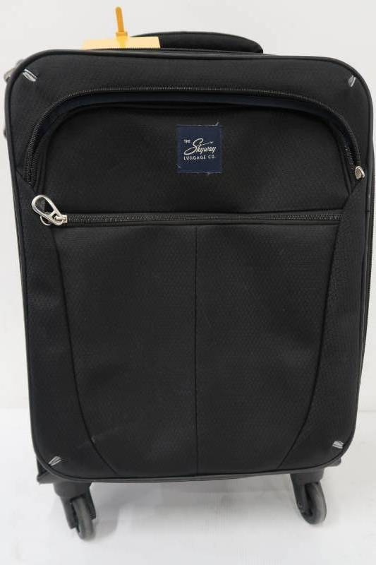 lot 39 image: Ricardo Skyway Carry-On Spinner - Black