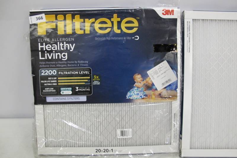 lot 71 image: 3M Filtrete 2-Pack 20x20x1 FPR 2200 Furnace Filters