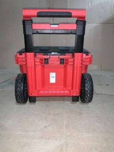MILWAUKEE PACKOUT 22 in. Rolling tool box