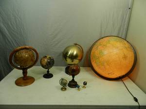 lot 3 image: Globe Collection