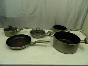 lot 4 image: TFal Pan Set