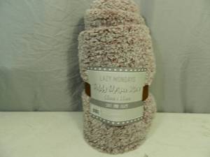 lot 5 image: New Teddy Sherpa Throw
