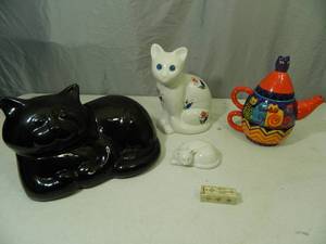 lot 16 image: Miniature Dominos, Cat Items, and More