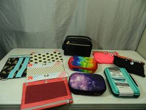 lot 17 image: 10 New Organizers, Cosmetic Bag, Pencil Cases