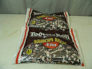 lot 18 image: 8 lbs of Tootsie Rolls