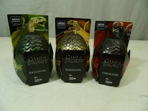 lot 39 image: 3 New Game of Thrones Black Series Mega Construx