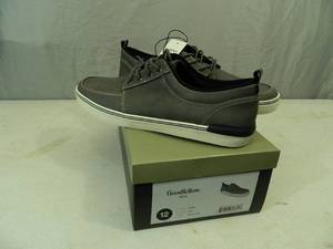 lot 47 image: New Mens Shoes