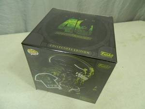 lot 102 image: New Funko Pop Collectors Edition Alien 40 Anniversary T-Shirt Set