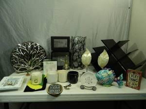 lot 71 image: Home Decor