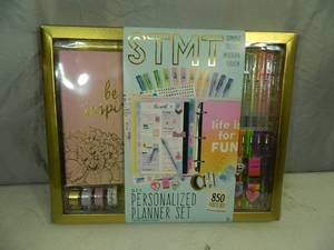 lot 82 image: New 850 Piece DIY Craft Set