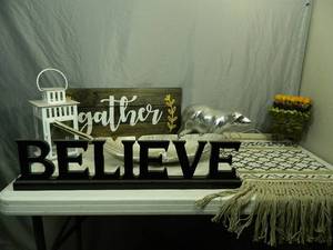 lot 83 image: Home Decor
