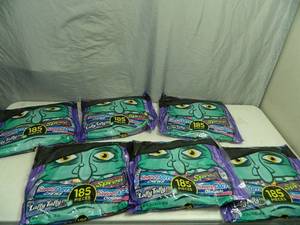 lot 145 image: 1110 Pieces of Candy