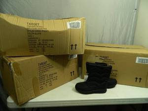 lot 7 image: 17 New Pair of Cat and Jack -10 Thermal Rating Kids Snow Boots