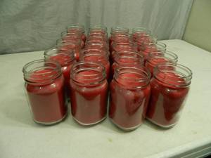 lot 10 image: 20 New Soy Blend Candles