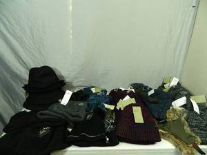 lot 21 image: 40 New Hats