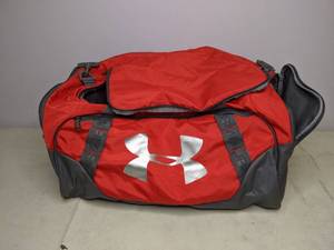 lot 98 image: Under Armour Gym Bag