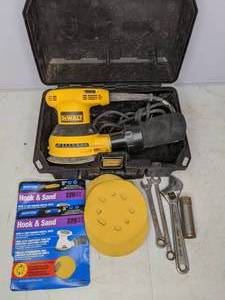 lot 40 image: Dewalt Orbital Sander w Extra Pads, Carrying Case & Wrenches