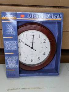 lot 82 image: Atomic Clock - NEW