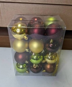 lot 182 image: Box of Christmas Ornaments