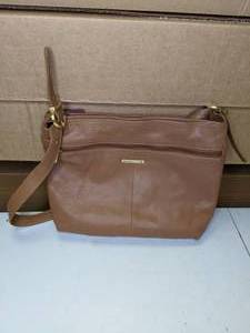 lot 188 image: Stone Mountain HAMPTONS Full Grain Leather Purse - NEW
