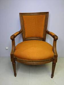 lot 118 image: Vintage Upholstered Accent Chair