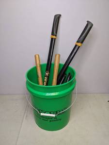 lot 124 image: Bucket Filled with Gardening Tools
