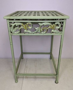 lot 104 image: Decorative Metal Side Table