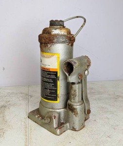 lot 147 image: Larin BJ-6 Six Ton Hydraulic Bottle Jack Cylinder