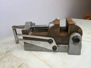 lot 148 image: Table Vise