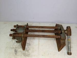 lot 149 image: Large Heavy Duty Vise