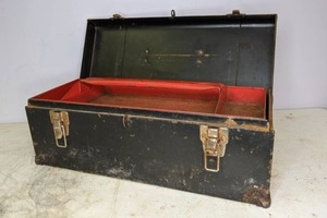 lot 150 image: Vintage Metal Toolbox