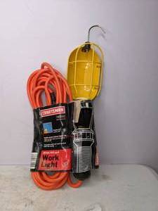 lot 203 image: Craftsman Hanging Work Light w 25 Ft. Cord
