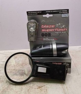 lot 234 image: Blaze Superflash Bicycle Light Set & Magnifier