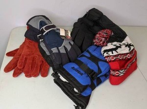 lot 233 image: NEW Winter Gloves & Hat