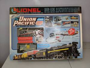 lot 7 image: Lionel Union Pacific Express 027 Gauge Model Train Railroad Set in Box