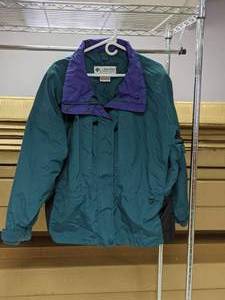 lot 228 image: Womens XL Columbia Jacket