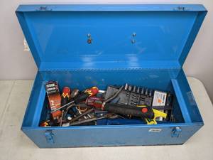 lot 275 image: Metal Tool Chest Plus Contents