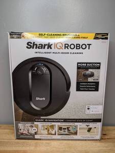 lot 10 image: Brand New Shark IQ Robot Vacuum Self Cleaning Brushroll Advanced Navigation Pet Hair
