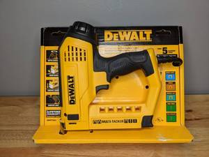 lot 153 image: DeWalt 5-in-1 Multi-Tacker and Brad Nailer