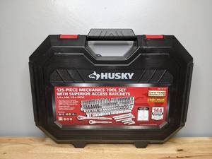 lot 23 image: Brand New Husky 125 Piece 144-Position 14 in. and 38 in. Drive Mechanics Tool Set