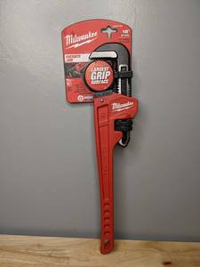 lot 24 image: Brand New Milwaukee 18 inch Steel Pipe Wrench