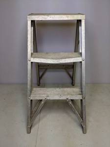 lot 301 image: Aluminum Stepladder